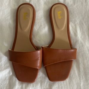 NEVER WORN TAN SLIDE SANDALS